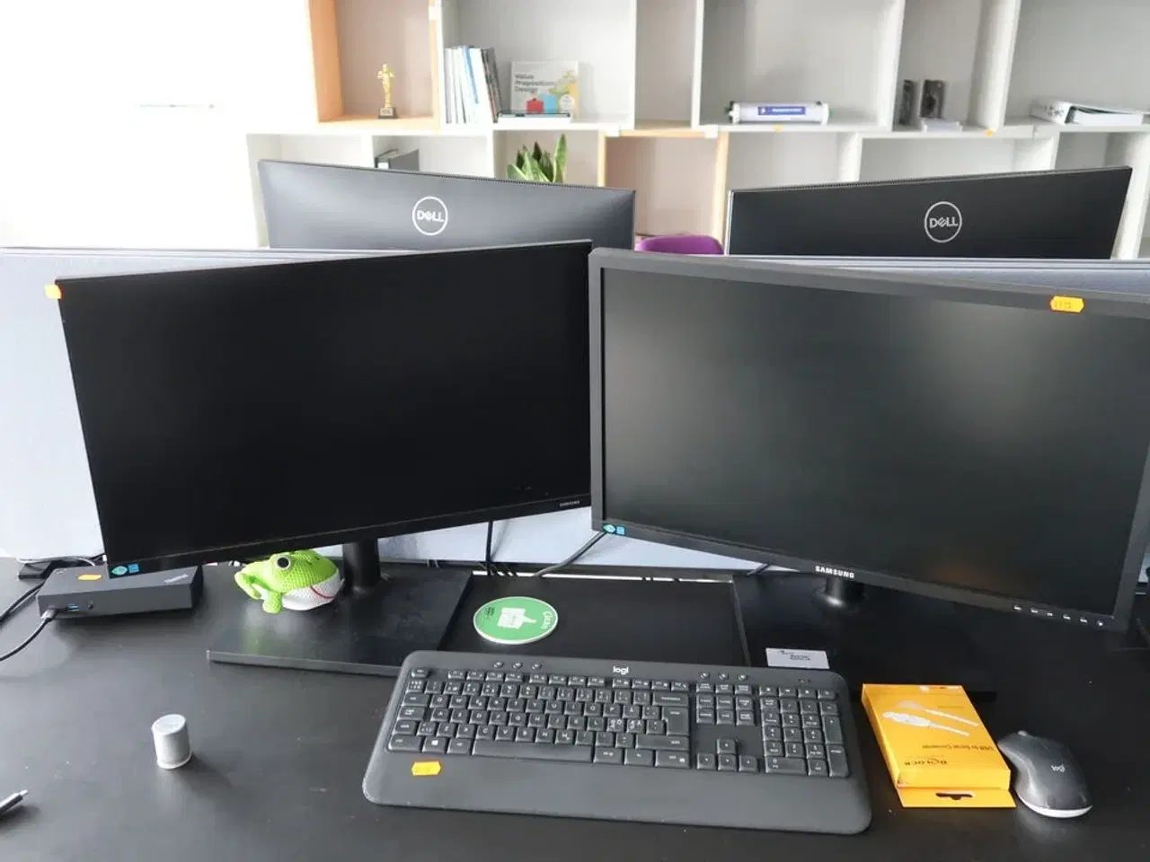 Billede 1 - 2 stk. computerskærme SAMSUNG S24E450, F24T450FQR, dockingstation, tastatur, mus