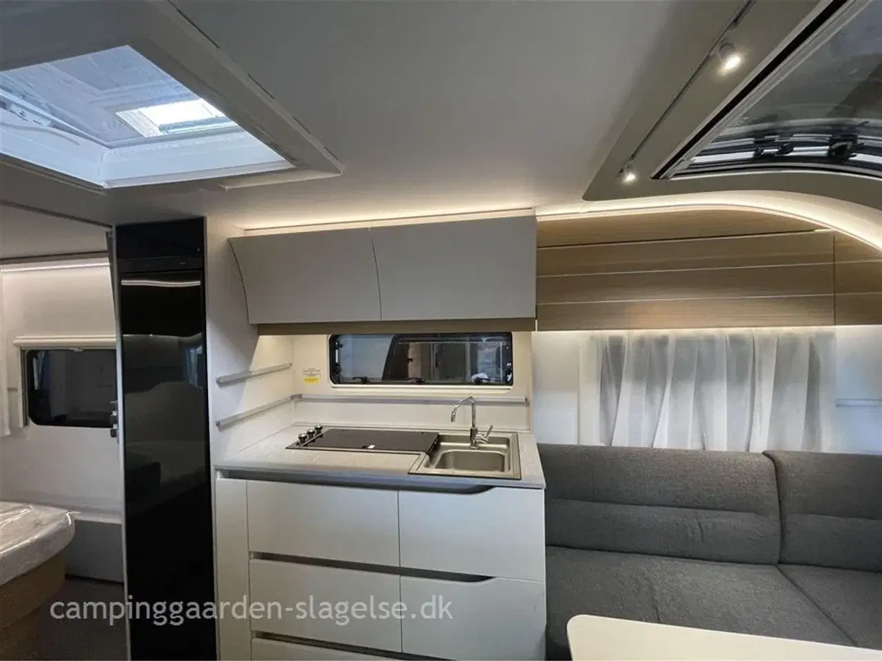 Billede 4 - 2024 - Adria Adora 613 UT Selected Edition   &amp;quot;Adria Adora 613 UT – Luksus på hjul, året rundt!&amp;quot;
