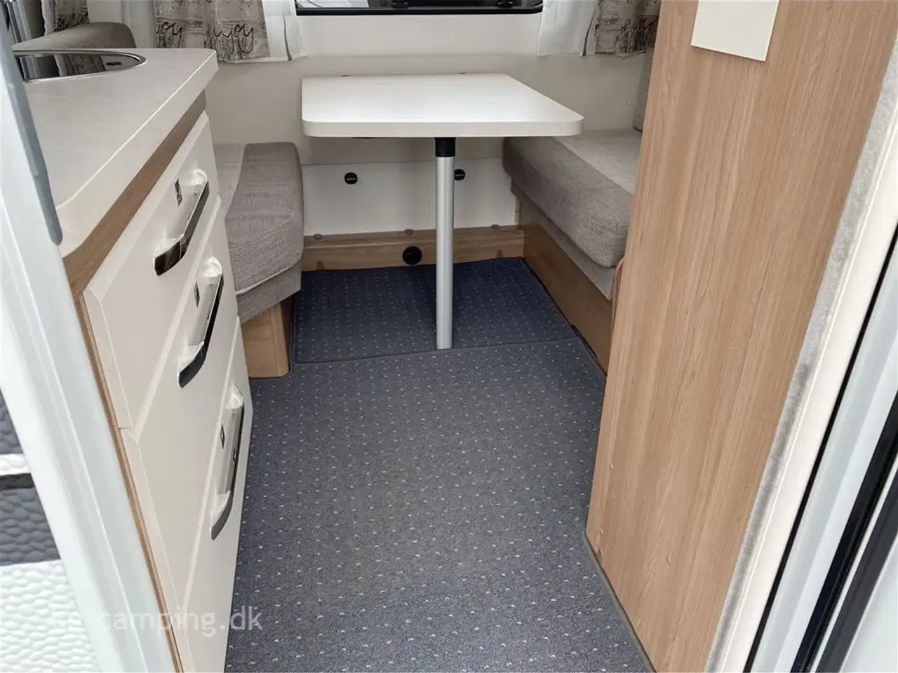 Billede 14 - 2019 - Hobby De Luxe 400 SFE   Lille let rejsevogn, velholdt og med lækkert udstyr.