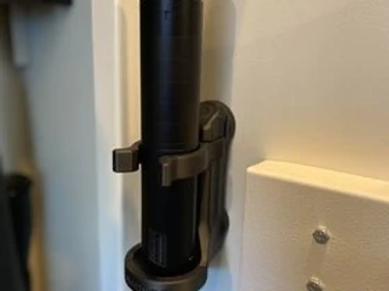 Billede 11 - Våbenholdere til våbenskab