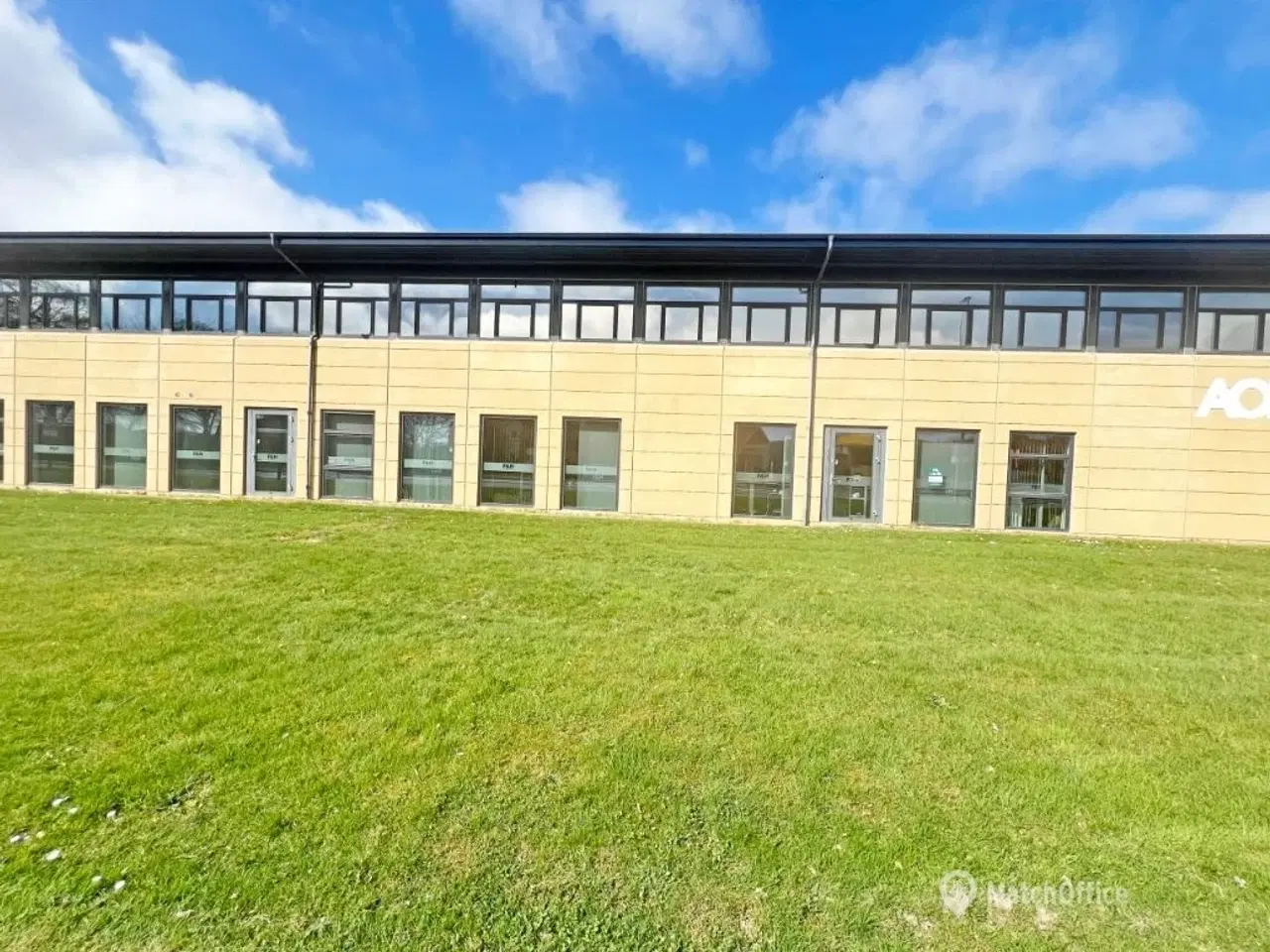 Billede 2 - Flotte og fleksible lokaler med stor synlighed mod Indre Ringvej - i alt ca. 660 kvm