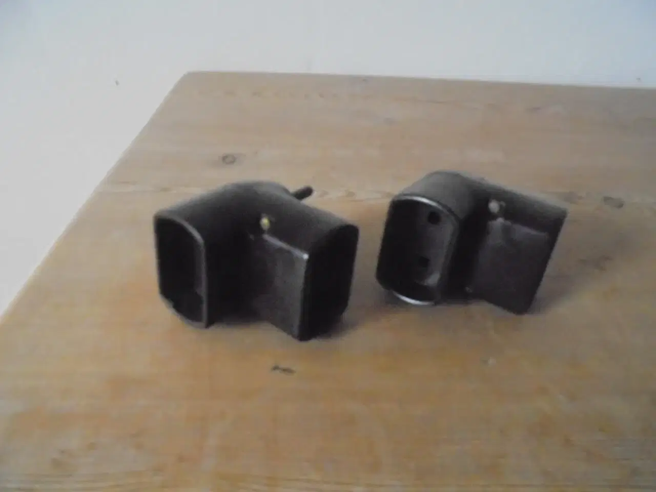 Billede 2 - 2 gamle dobbeltstik - Bakelit?