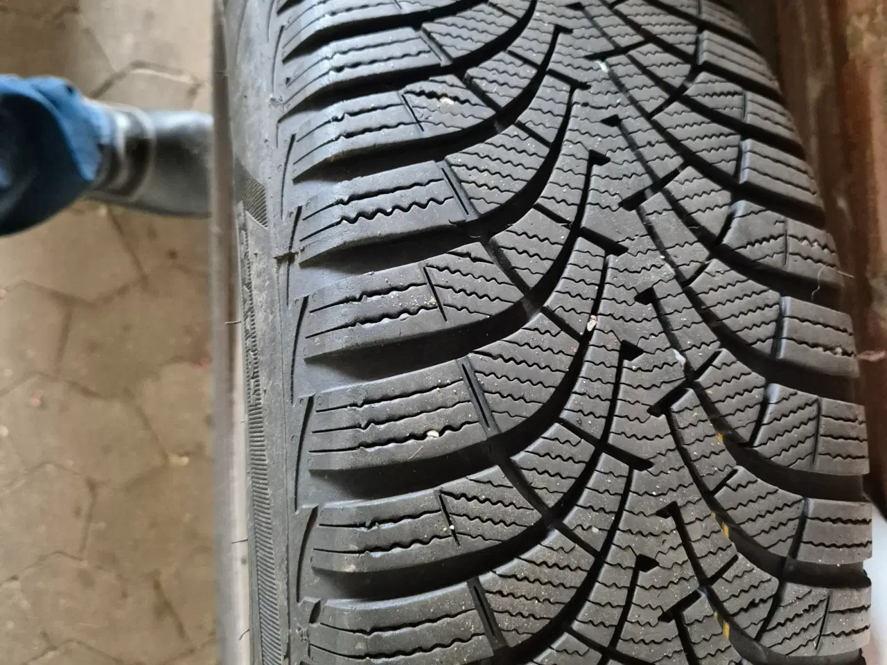 Billede 2 - Goodyear ultragrip 9+ 205/55 r16 på stålfælge