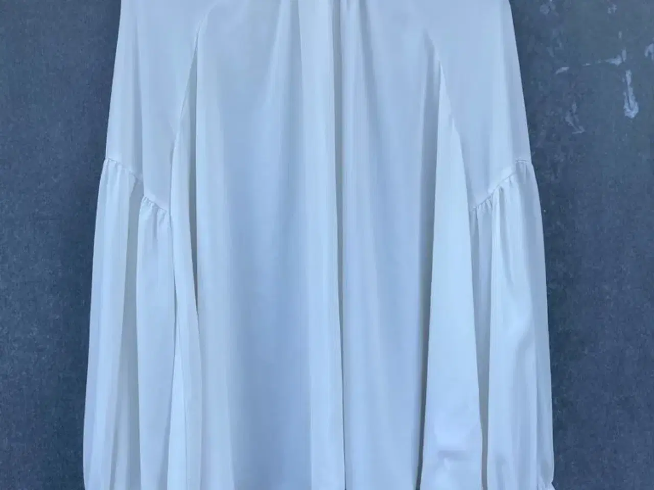 Billede 1 - Hvid bluse