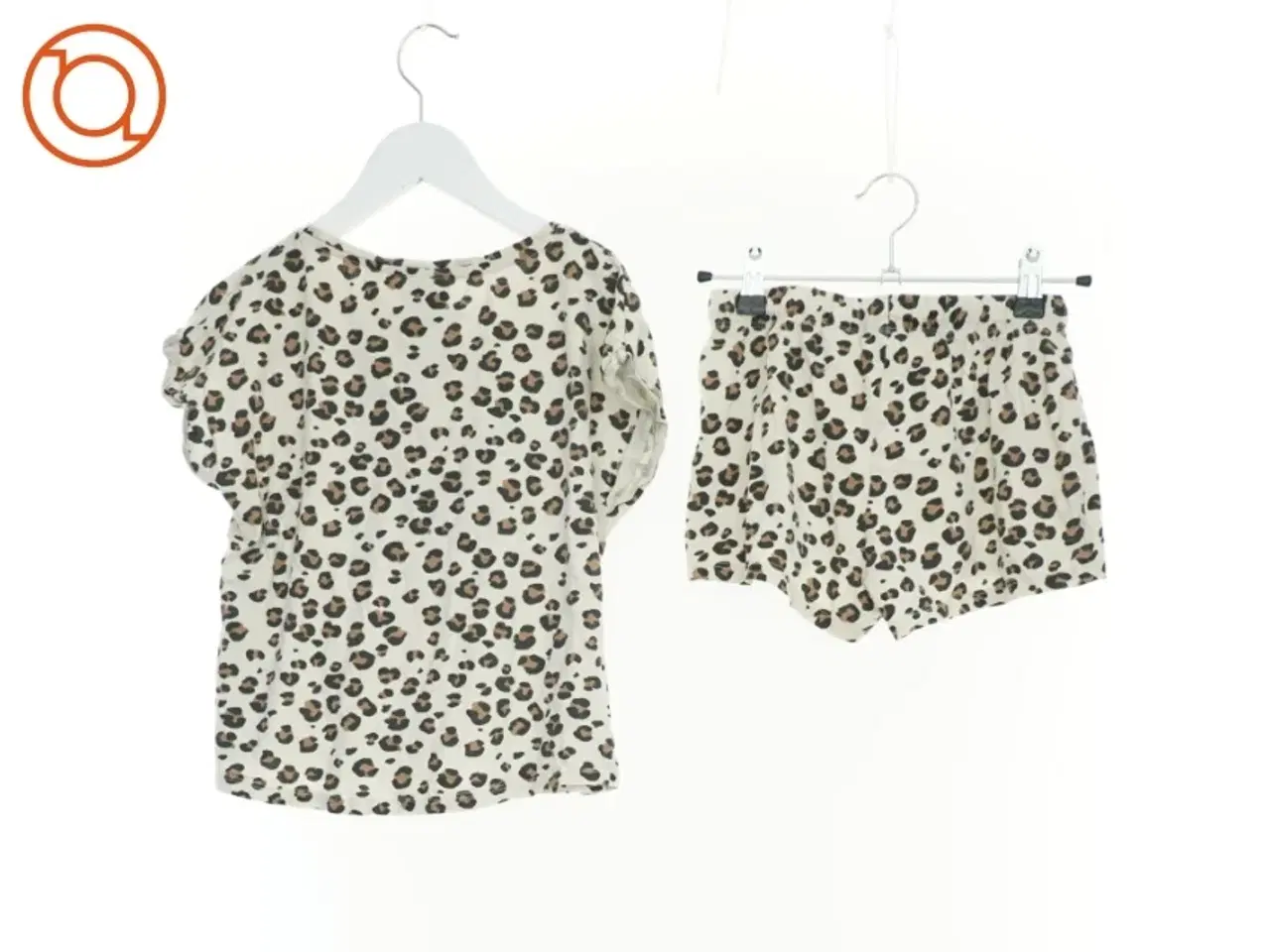 Billede 2 - Sæt, t-shirt og shorts fra H&M (str. 140 cm)