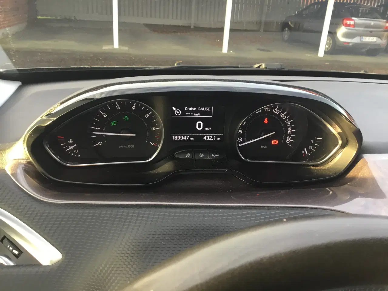 Billede 4 - Rigtig fin og økonomisk Peugeot 2008