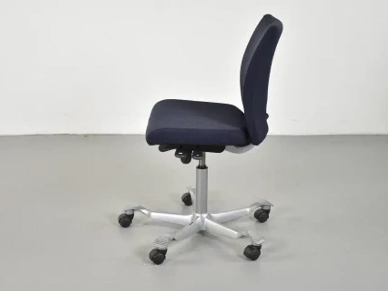 Billede 2 - Häg h04 credo 4200 kontorstol med sort/blå polster
