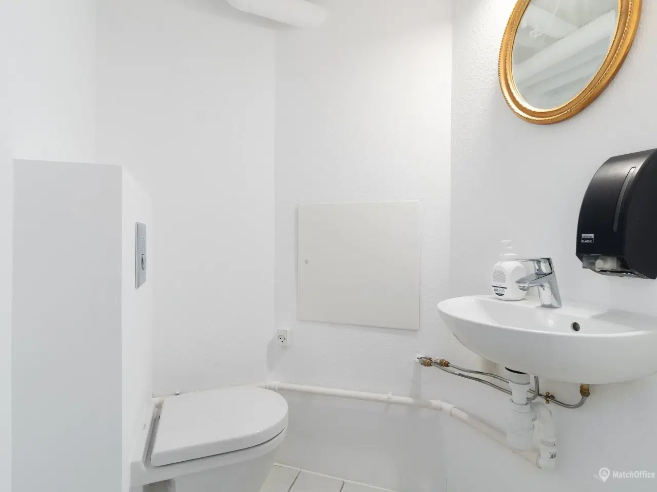 Billede 8 - Flot erhvervslejemål ved Søerne – ideelt til kontor, showroom eller lager