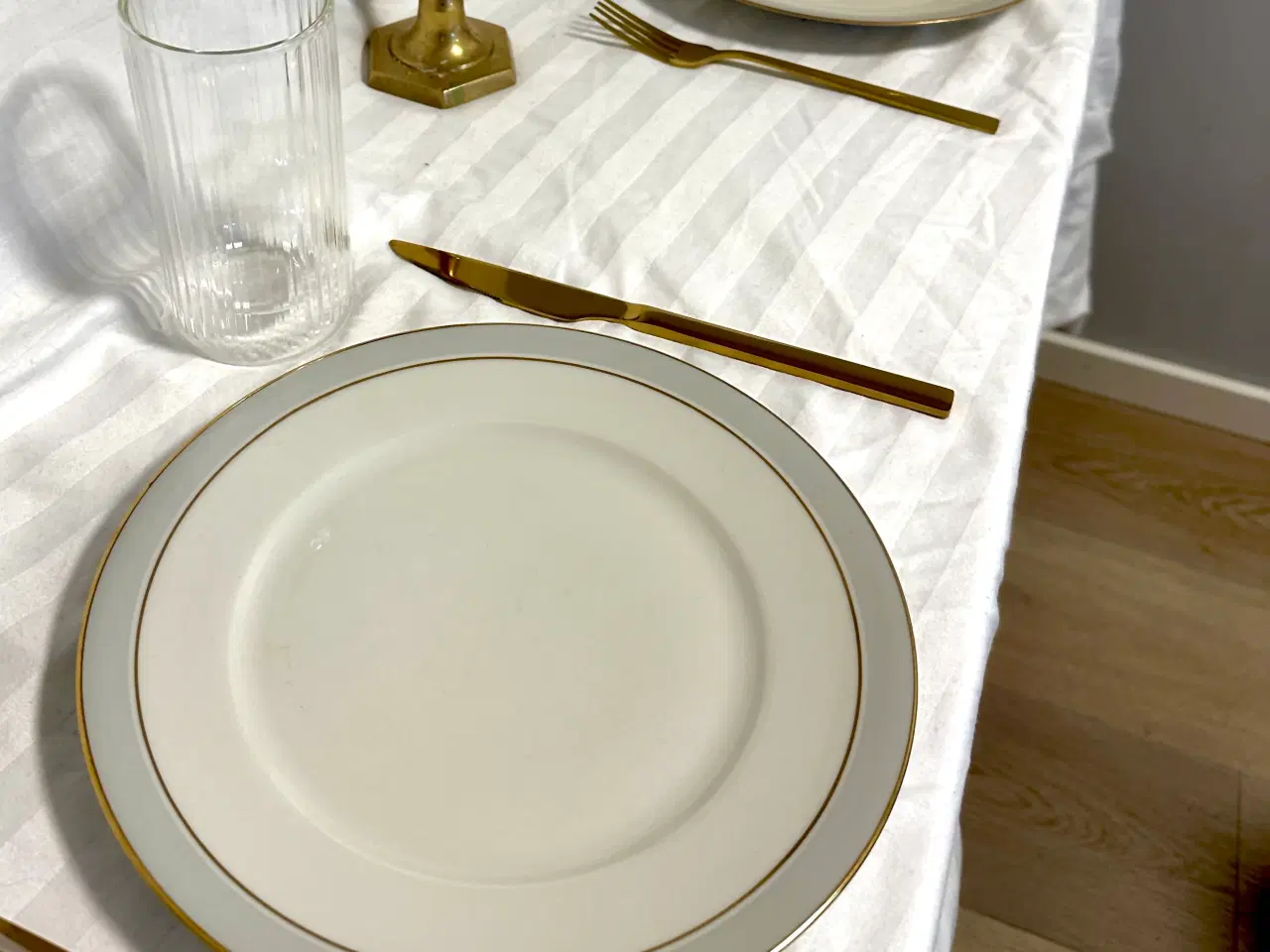 Billede 1 - 🤍 Vintage porcelænsstel med guldkant | Graasten x