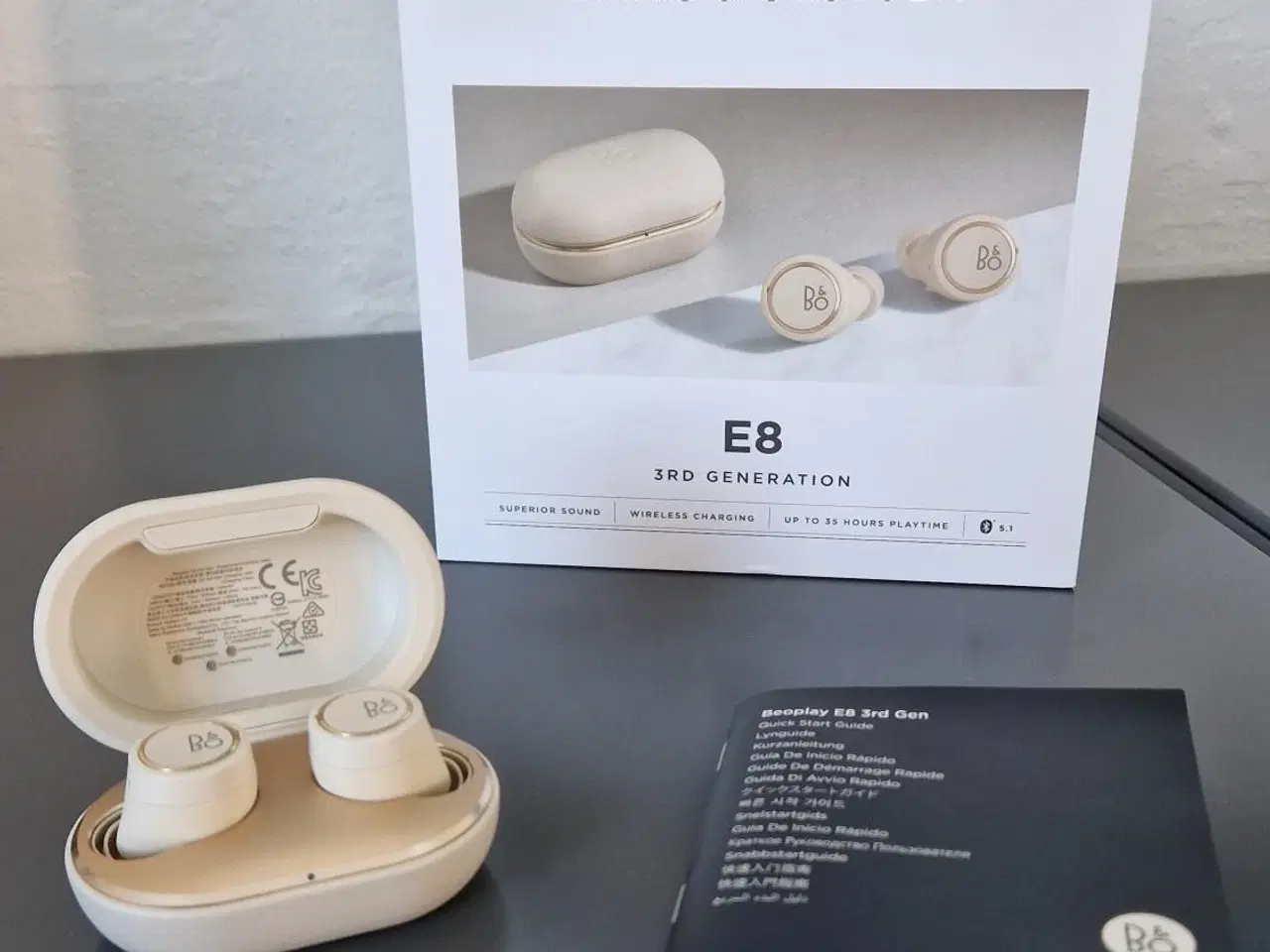 Billede 2 - 2 sæt B&O E8 3rd generation øretelefoner sælges. 