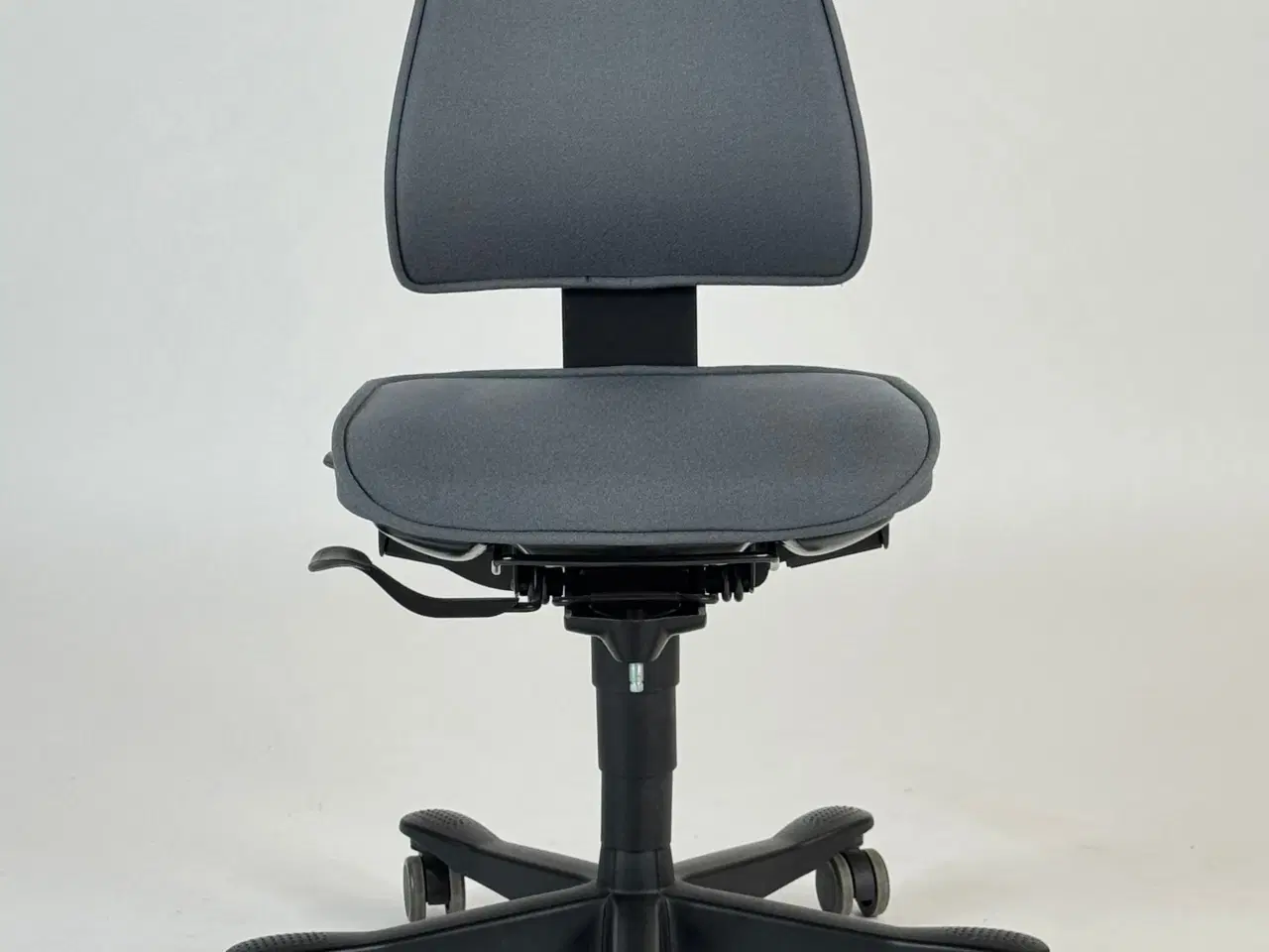 Billede 3 - Kinnarps Free Float 6110 Kontorstol – Grå/Sort Stel