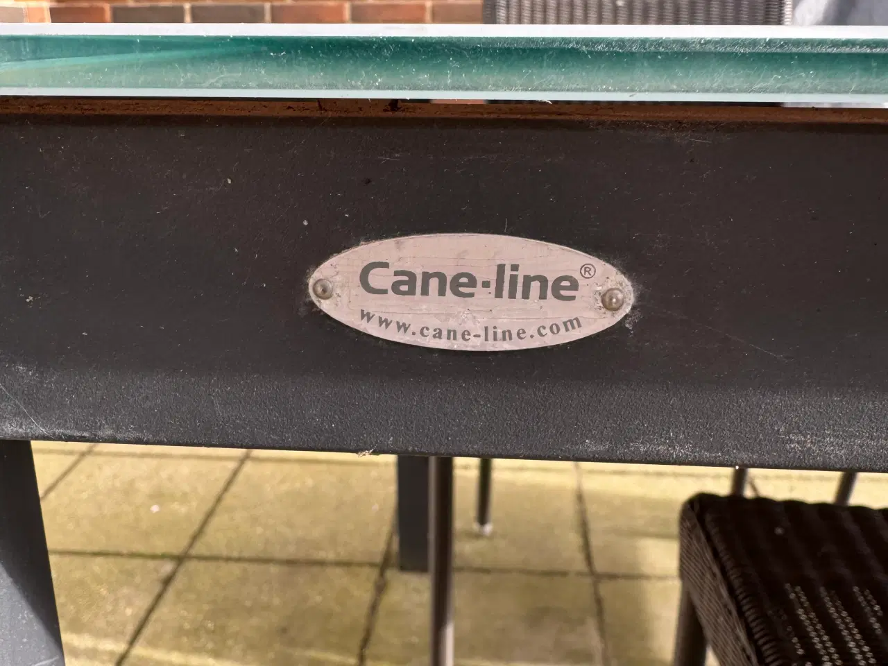 Billede 6 - Cane-line havebord grå metalstel og glasplade 