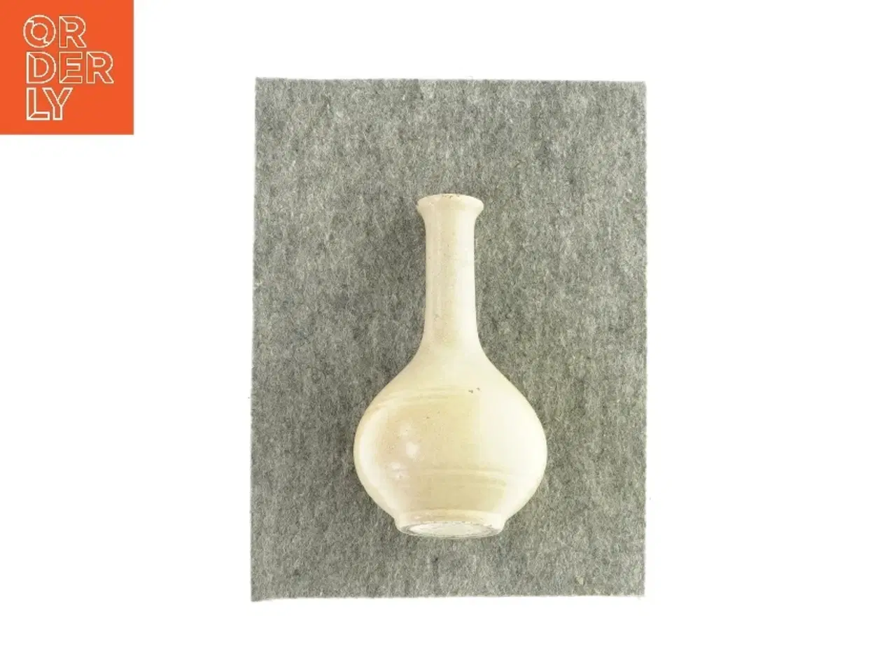 Billede 1 - Vase med tynd åbning fra ukendt (str. HØ 15x9)