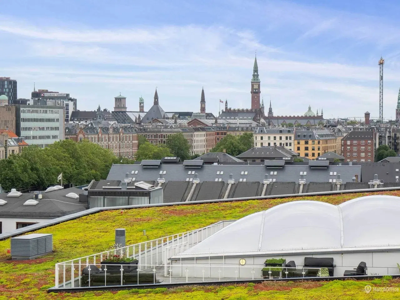 Billede 8 - Kontor med panoramaudsigt over byen og privat terrasse