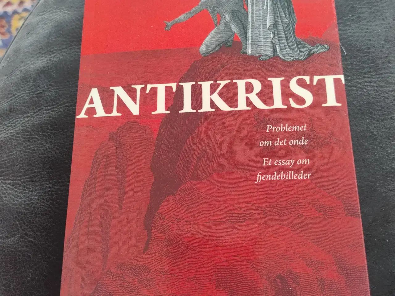 Billede 2 - Antikrist. Bog til Humaniora studiet.