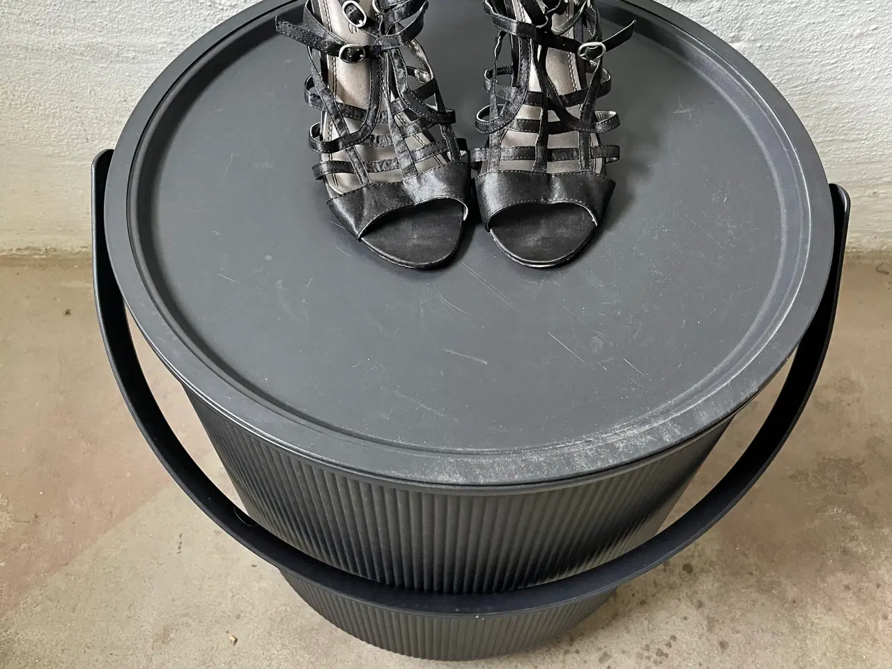 Billede 2 - Stillet sko