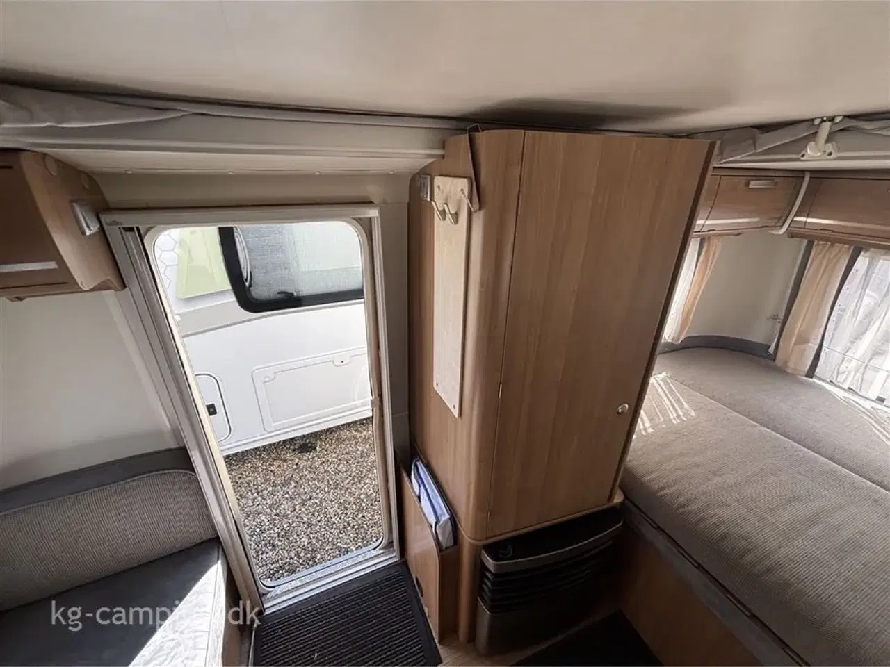 Billede 7 - 2012 - Hymer Touring Familia 310   Kompakt retrovogn med lufttelt – perfekt til weekendture