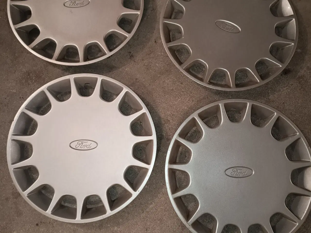 Billede 2 - Fine org. Ford Hjulkapsler.