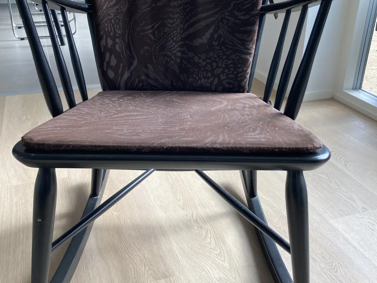 Billede 7 - Sortlakeret gyngestol