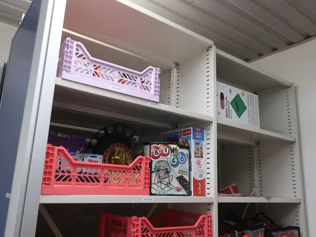 Billede 13 - Alt indhold i reoler