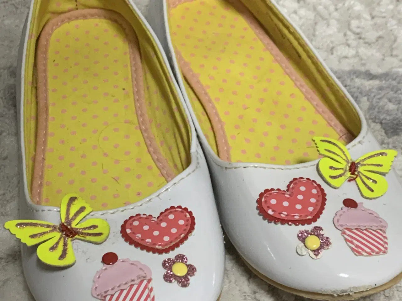 Billede 2 - Pige balletina sko med hjerte og sommerfugl