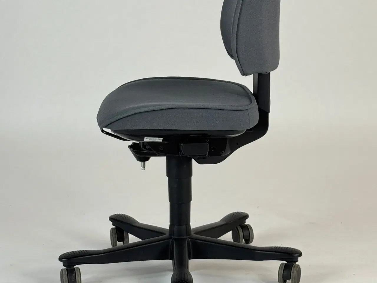 Billede 4 - Kinnarps Free Float 6110 Kontorstol – Grå/Sort Stel