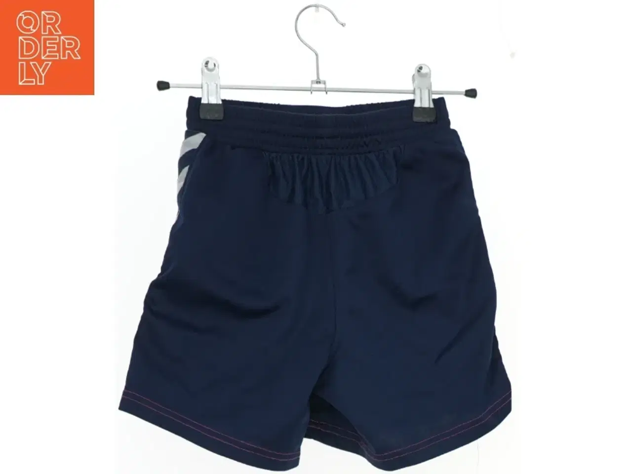 Billede 2 - Shorts med striber på siden fra Hummel (str. 116)