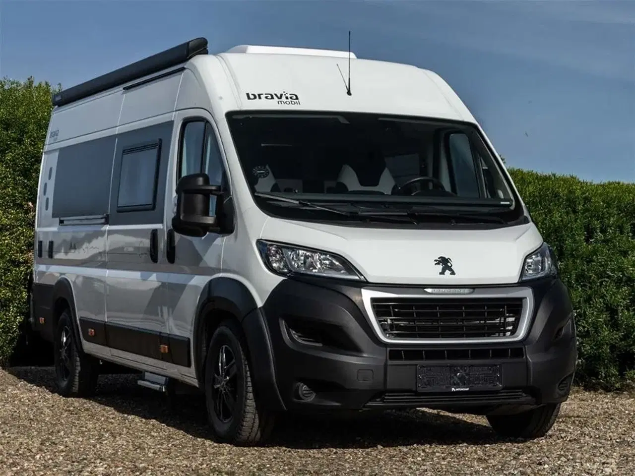 Billede 1 - 2021 - Bravia 636 140 Hk Edition 30   Campervan med langsgående senge og god indretning Kørt 20,500 Km.