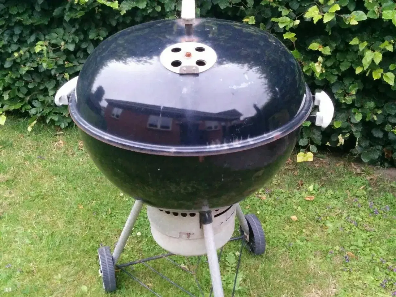 Billede 1 - Weber 57 cm grill til kul