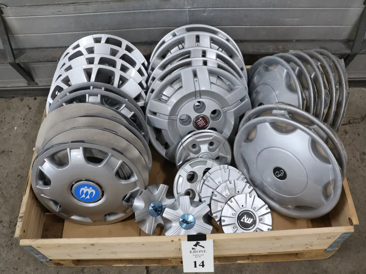 Billede 2 - Palle diverse hjulkapsler, brugt/ubrugt.