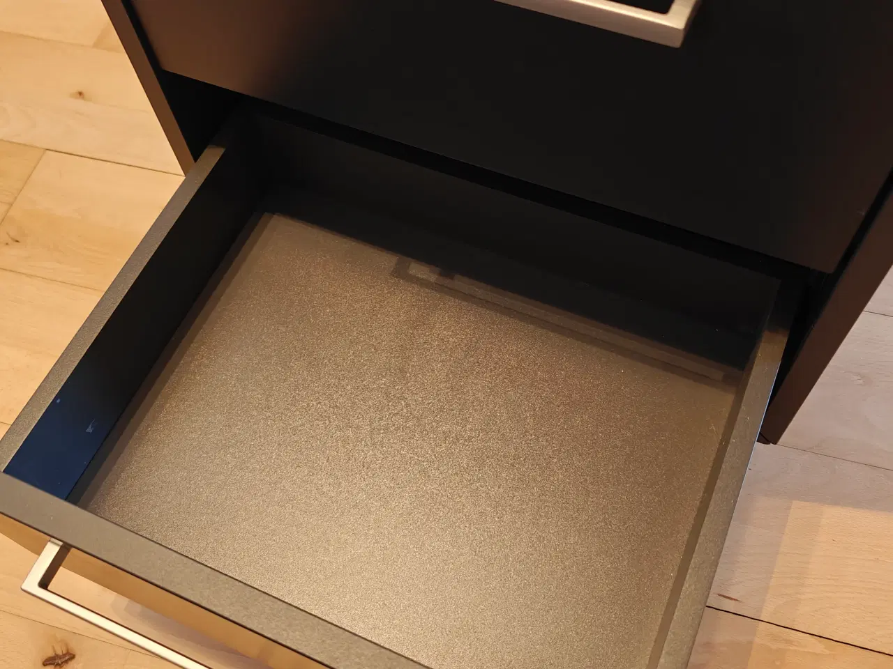 Billede 12 - Hvidt hæve-sænke skrivebord + Skuffeelement