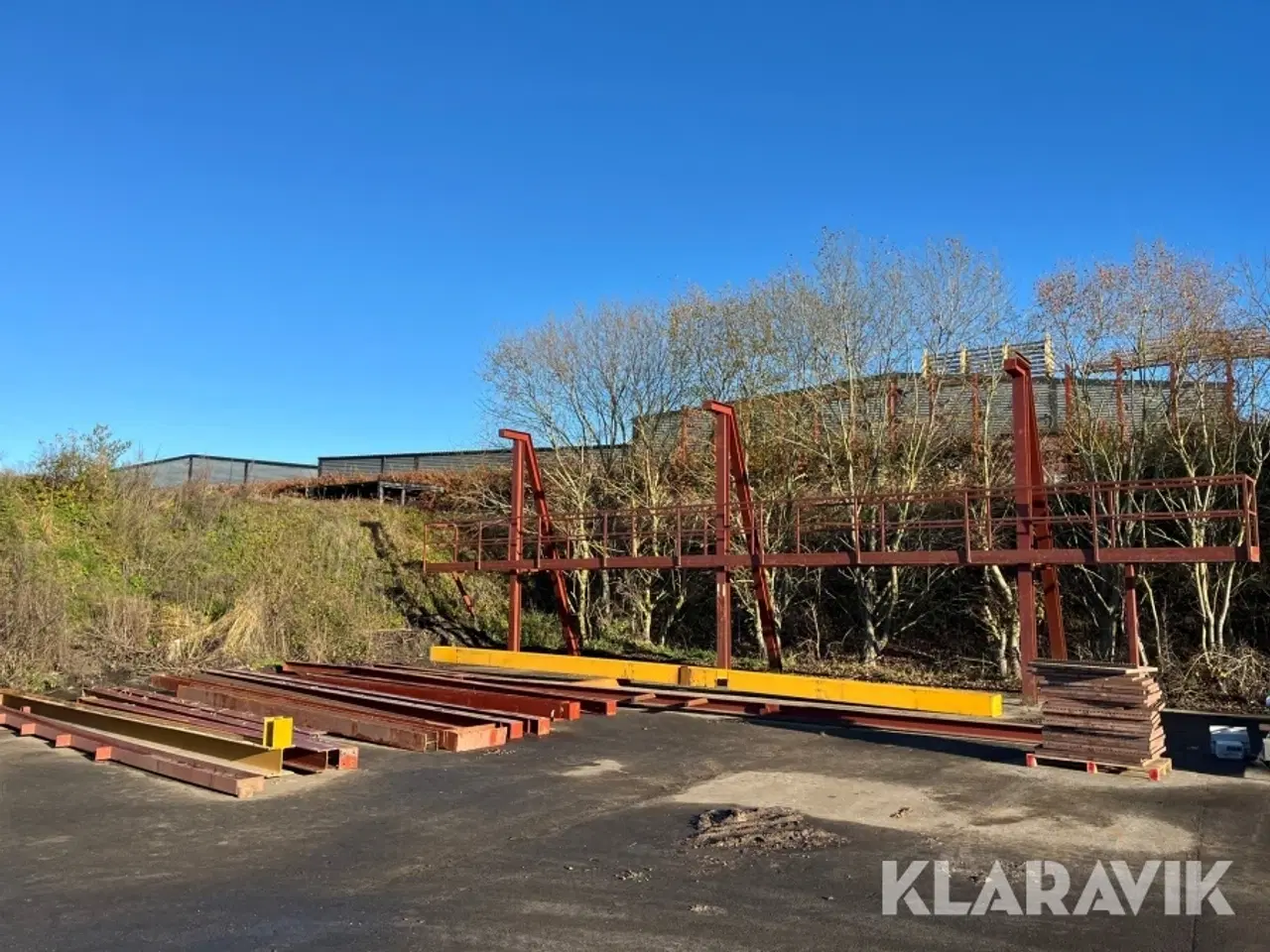 Billede 1 - Stålbjælker, riste og platform