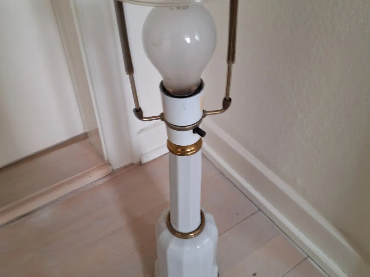 Billede 1 - Heiberg bordlampe. Samlet højde 49 cm
