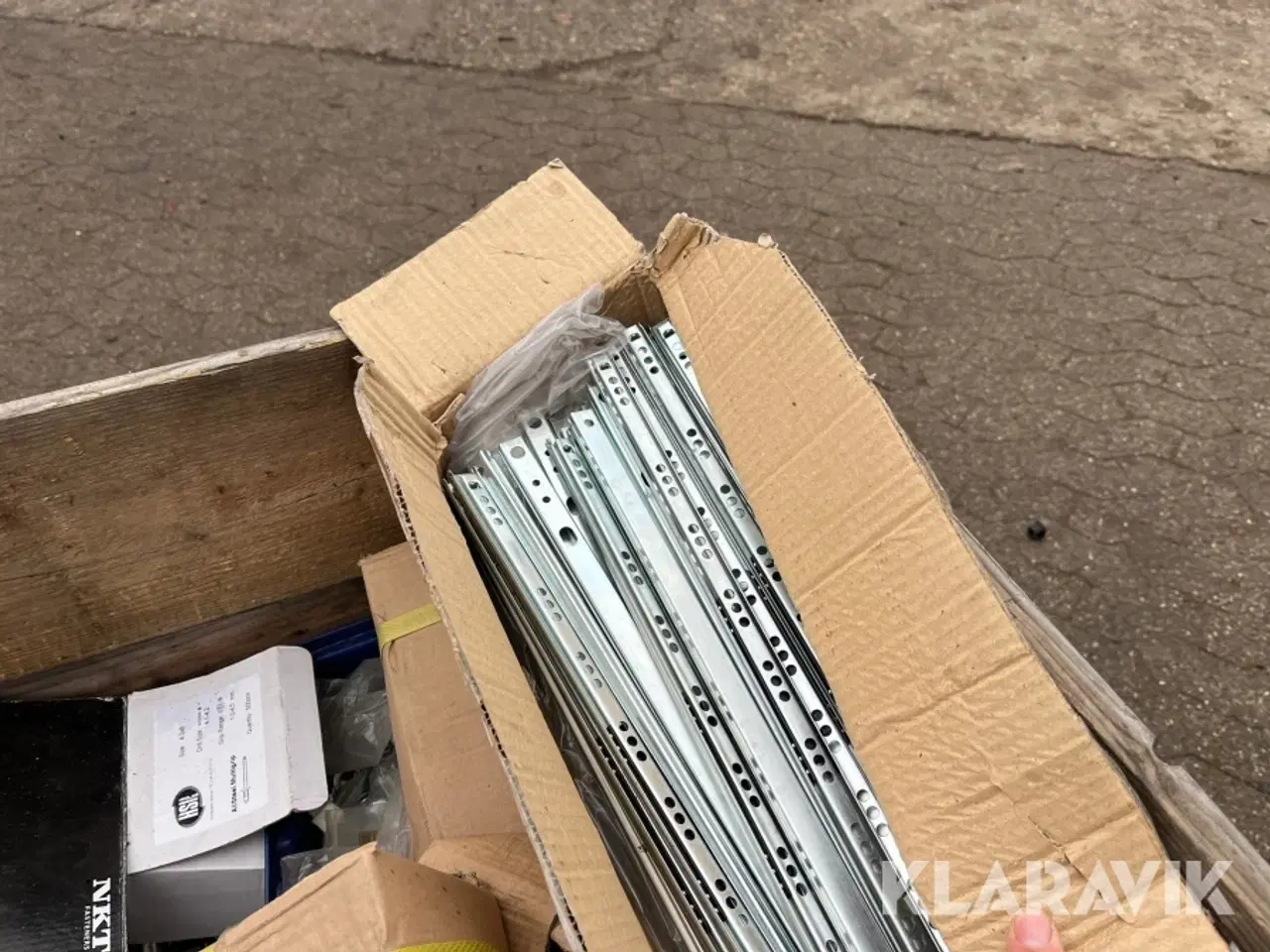 Billede 4 - Blandet palle beslag og bolte.