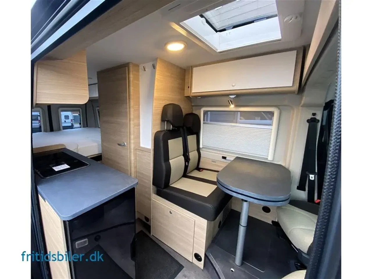 Billede 3 - 2024 - RoadCar R 640 140 Hk   Roadcar 640 140 Hk Den store rummelige camper med langsgående senge
