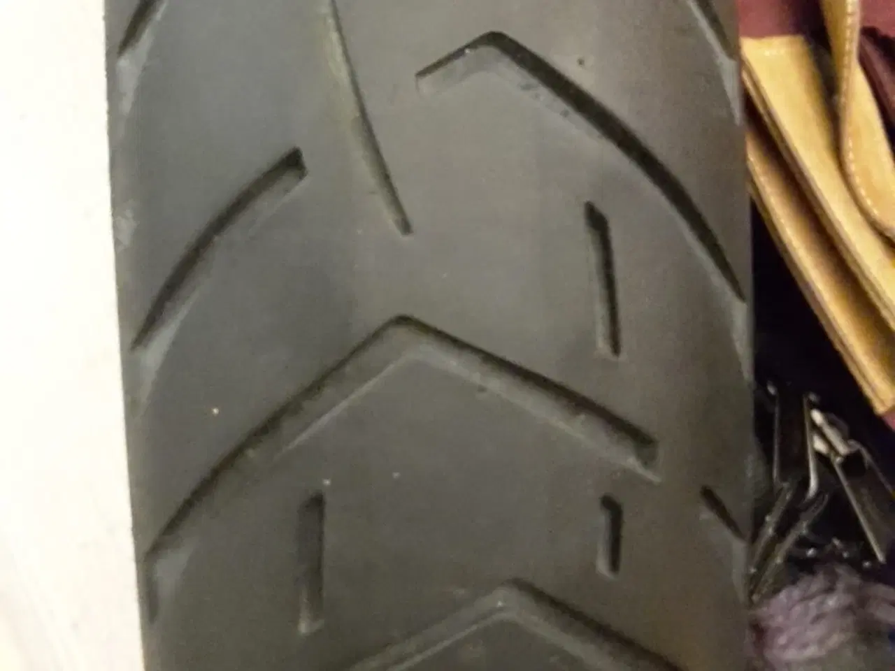 Billede 2 - Metzeler Bagdæk 150/70-R17 med 3mm mønster