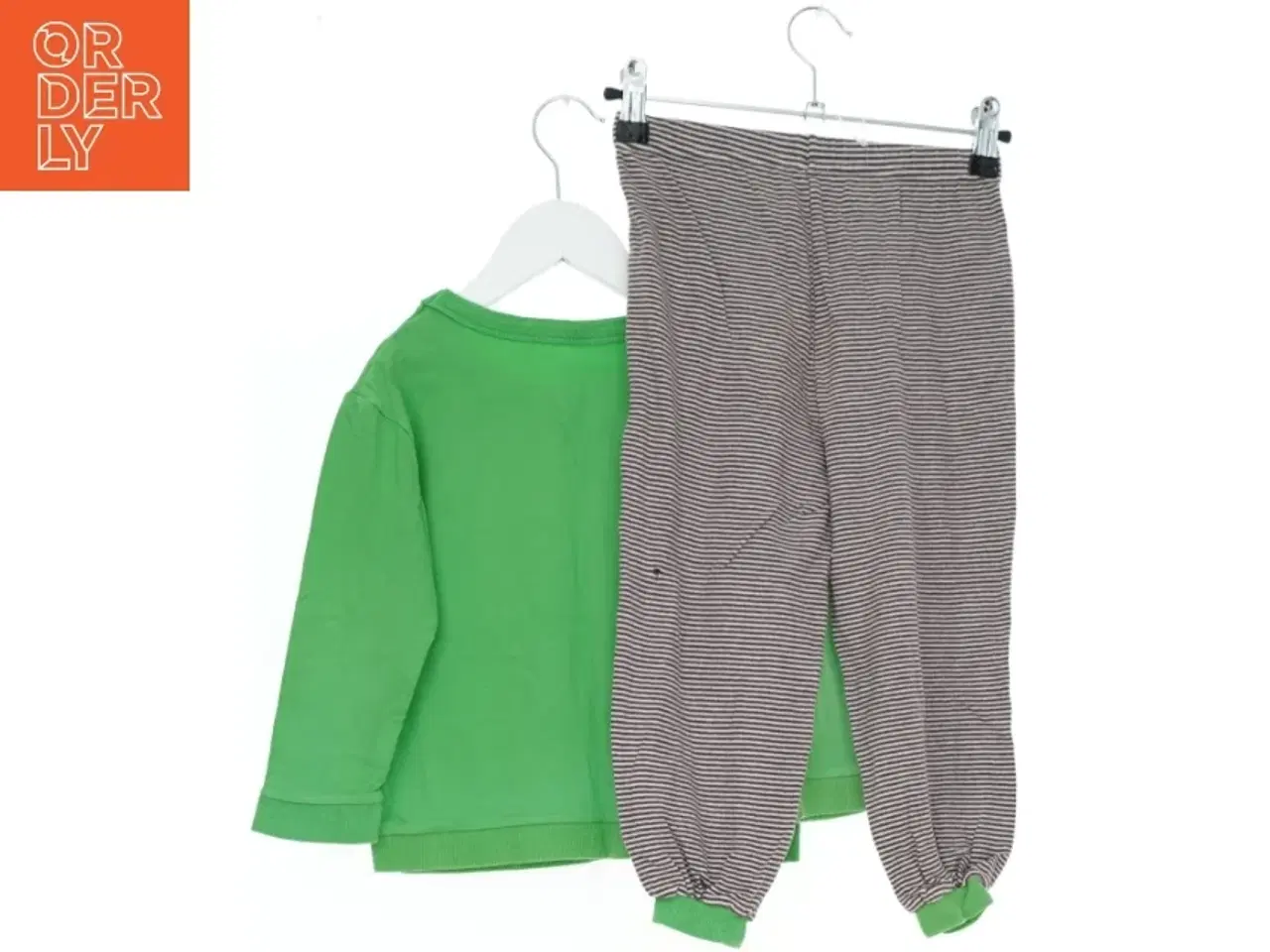 Billede 2 - Sæt med trøje og bukser fra Entry (str. 110)