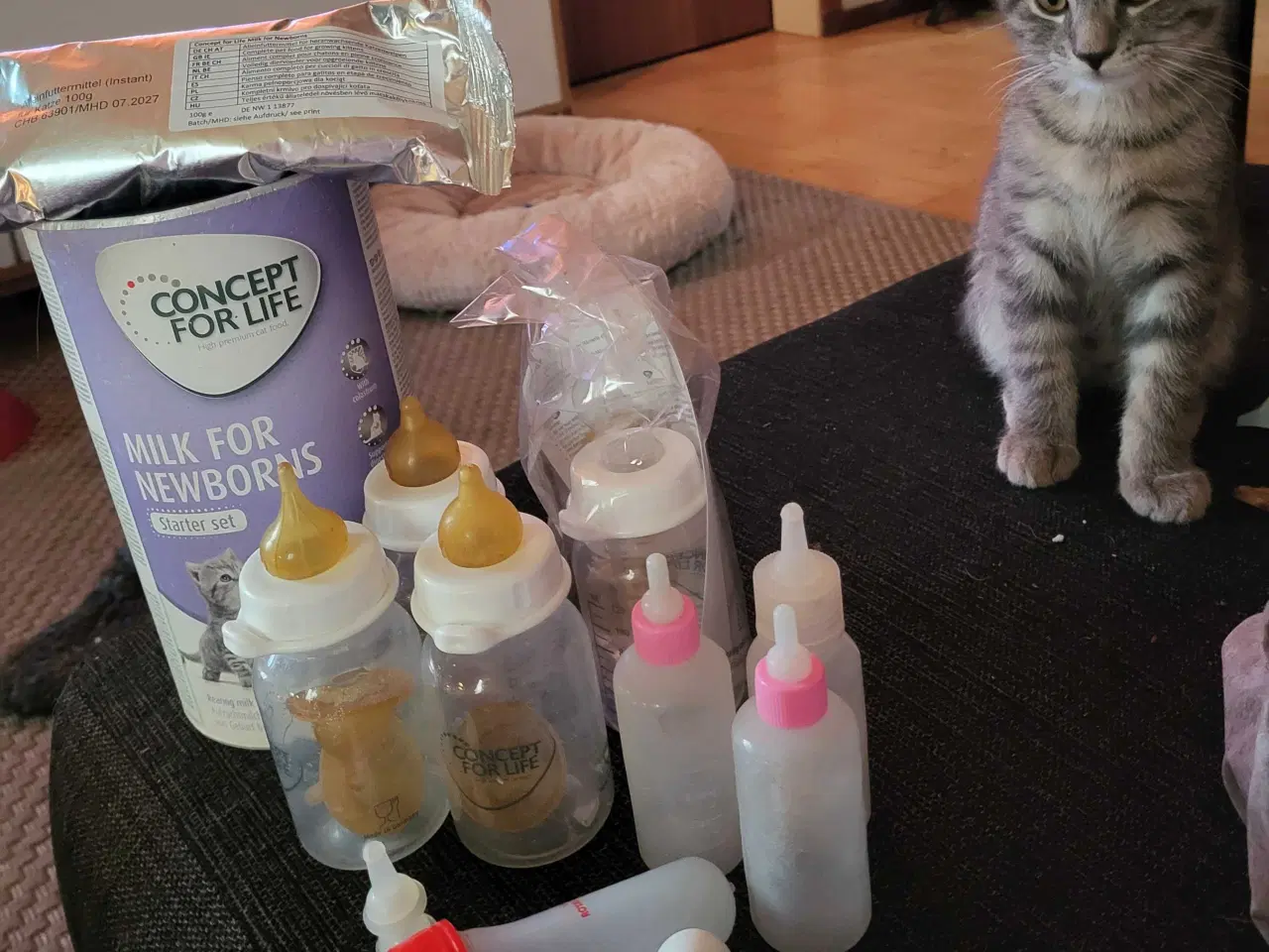 Billede 2 - 2×mælke erstatning  +7-8 sutteflasker f