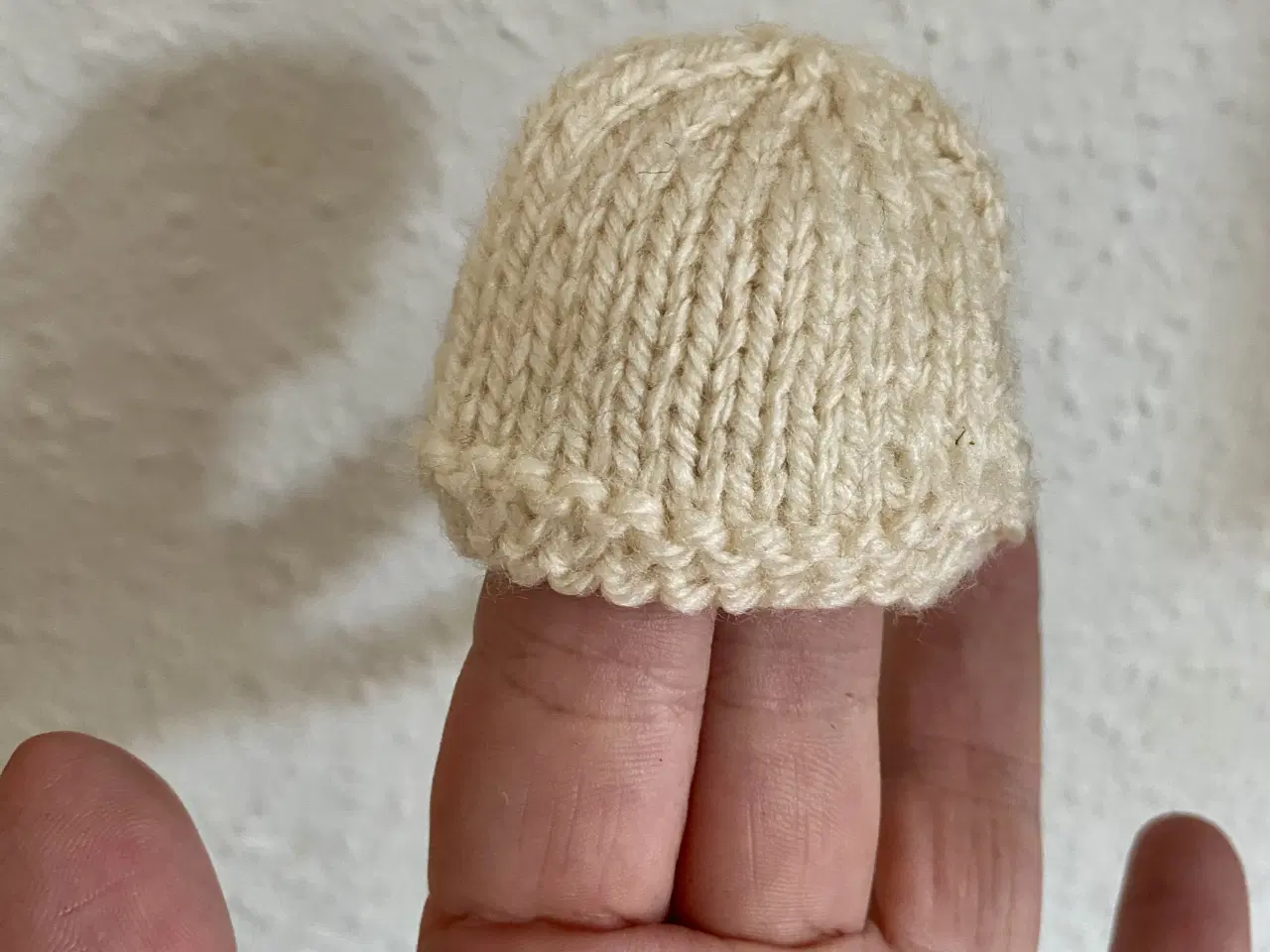 Billede 2 - Hjemmestrikket Barbie hue - 5kr stykket