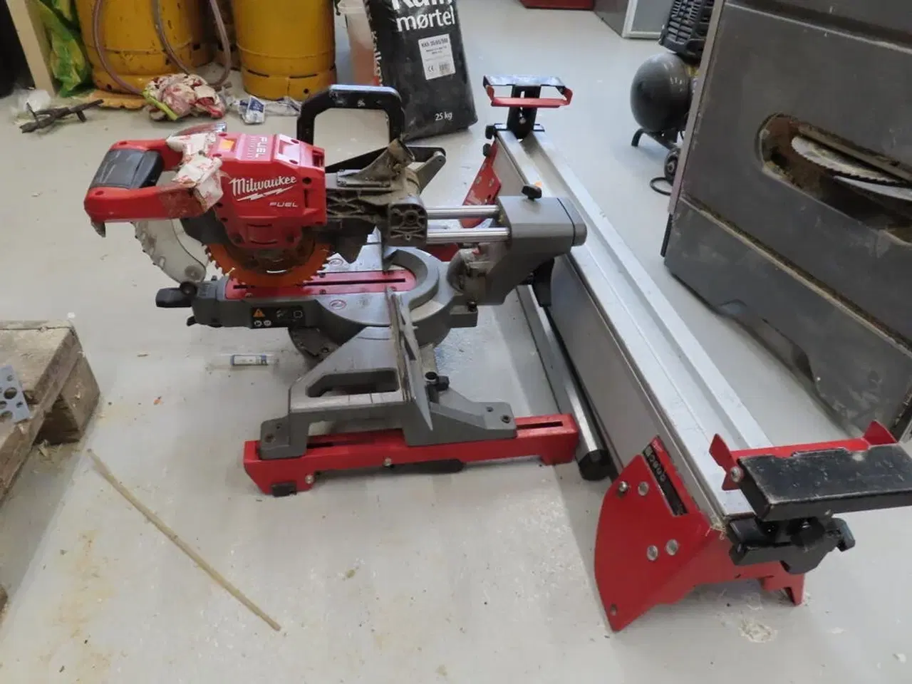 Billede 7 - Kap-/gerringssav med arbejdsstation, MILWAUKEE