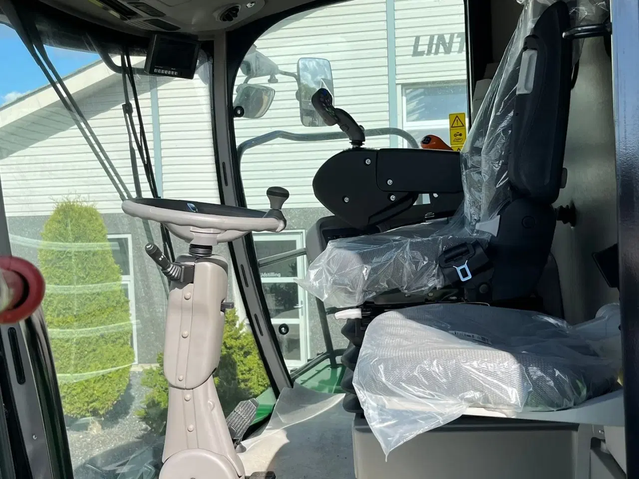 Billede 2 - Deutz-Fahr C7206 With 24feed - 7.2m header. New and unused Combine together with 7.2m header