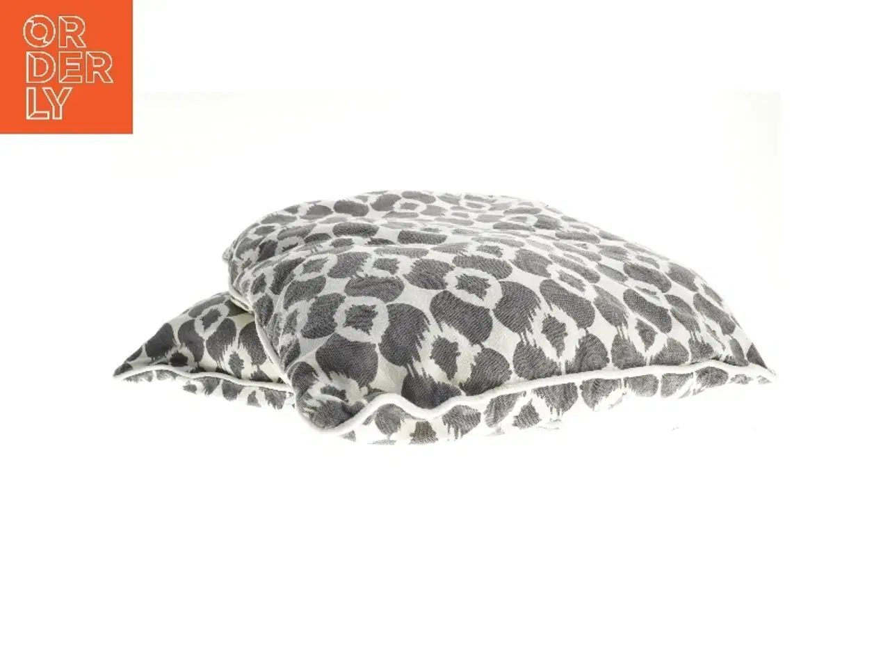 Billede 3 - Grå mønstrede puder (str. 44x40 cm)