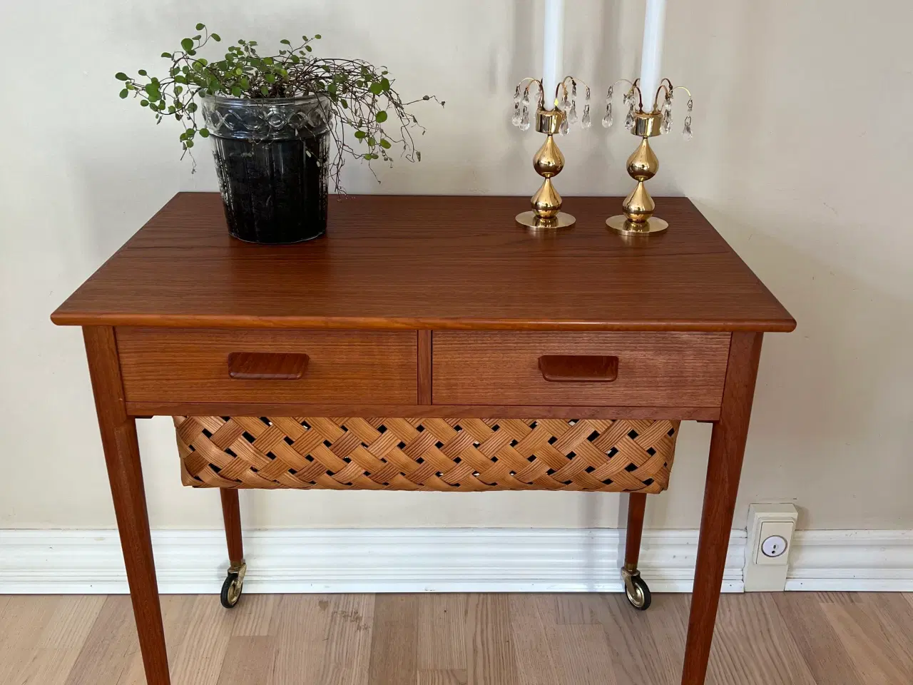 Billede 1 - Smukt teak sybord fra 60’erne i dansk design 