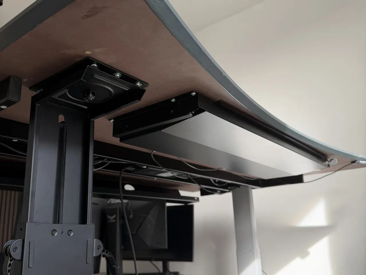 Billede 5 - Linkak hæve/sænke skrivebord i grå