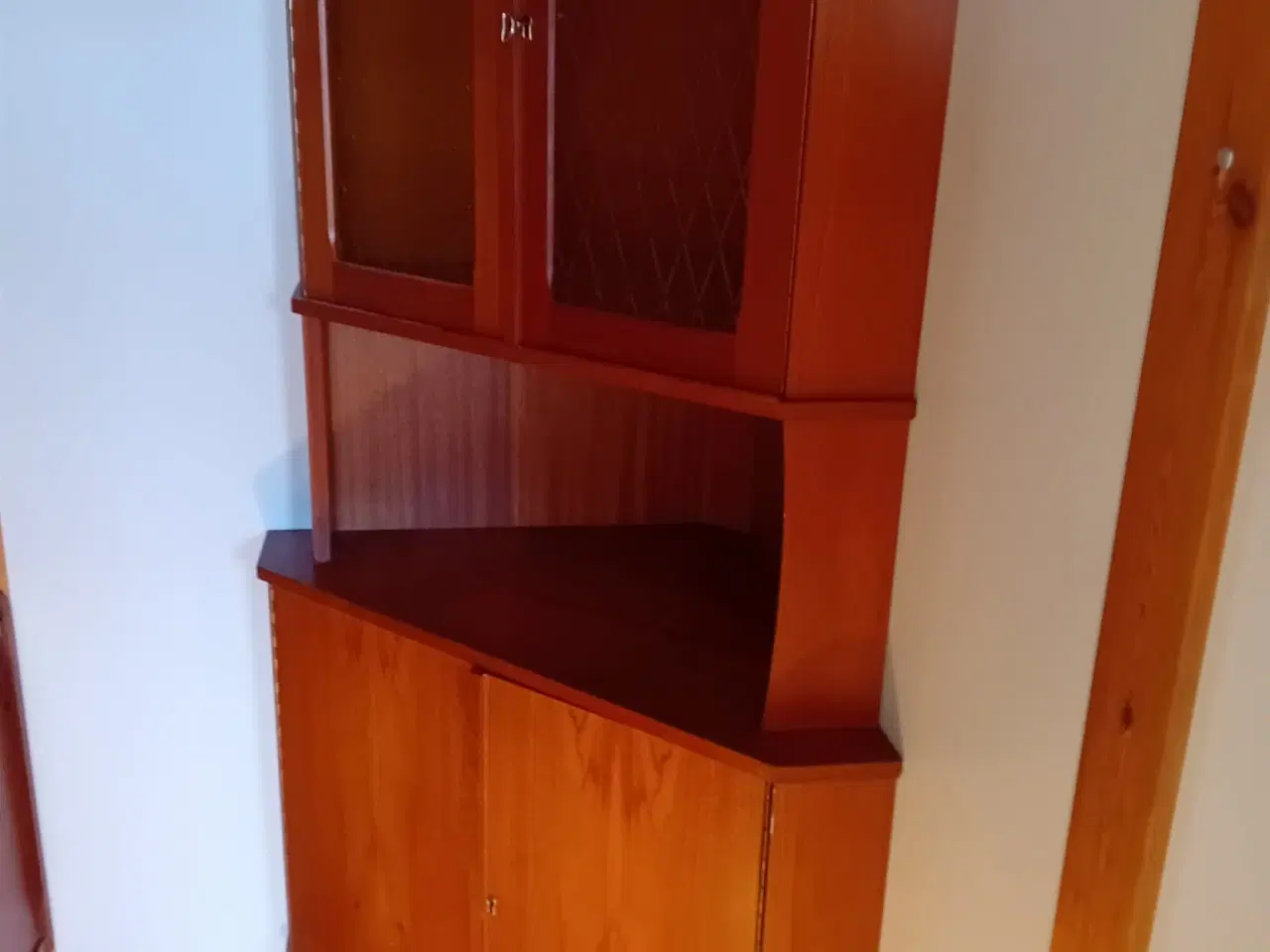 Billede 1 - Retro hjørne vitrineskab