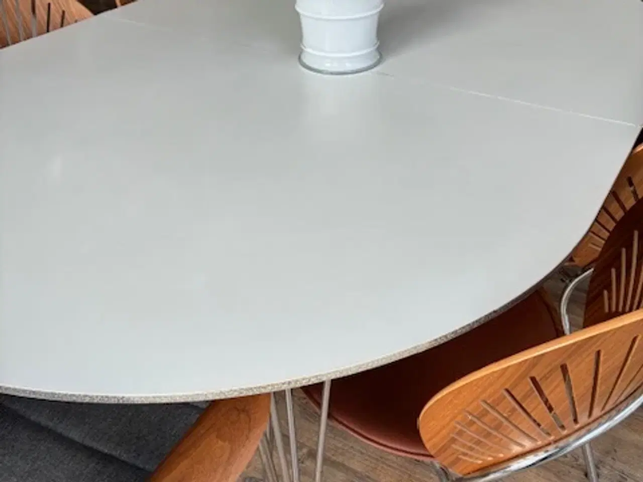 Billede 4 - Flot spisebord i hvid 