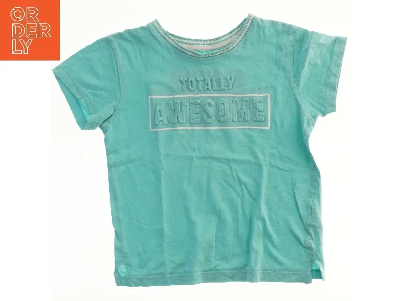 Billede 2 - T-shirt med tekst fra Primark (str. 110)