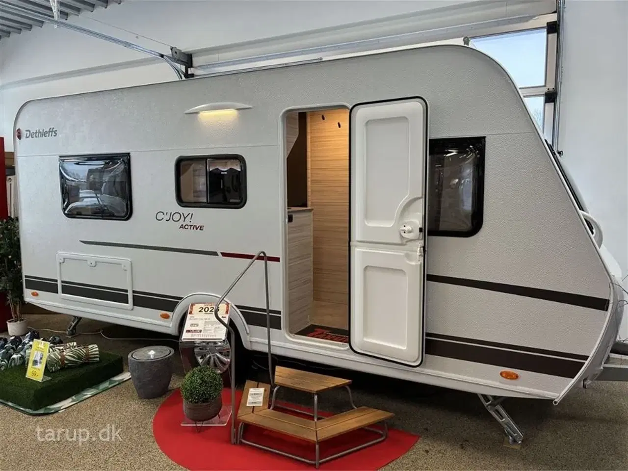 Billede 2 - 2026 - Dethleffs C'joy 460 LE   Enkeltsenge med udtræk til dobbeltseng, endesiddegruppe, varmt vand, blæservarme, spildevandstank,  kompressorkøleskab