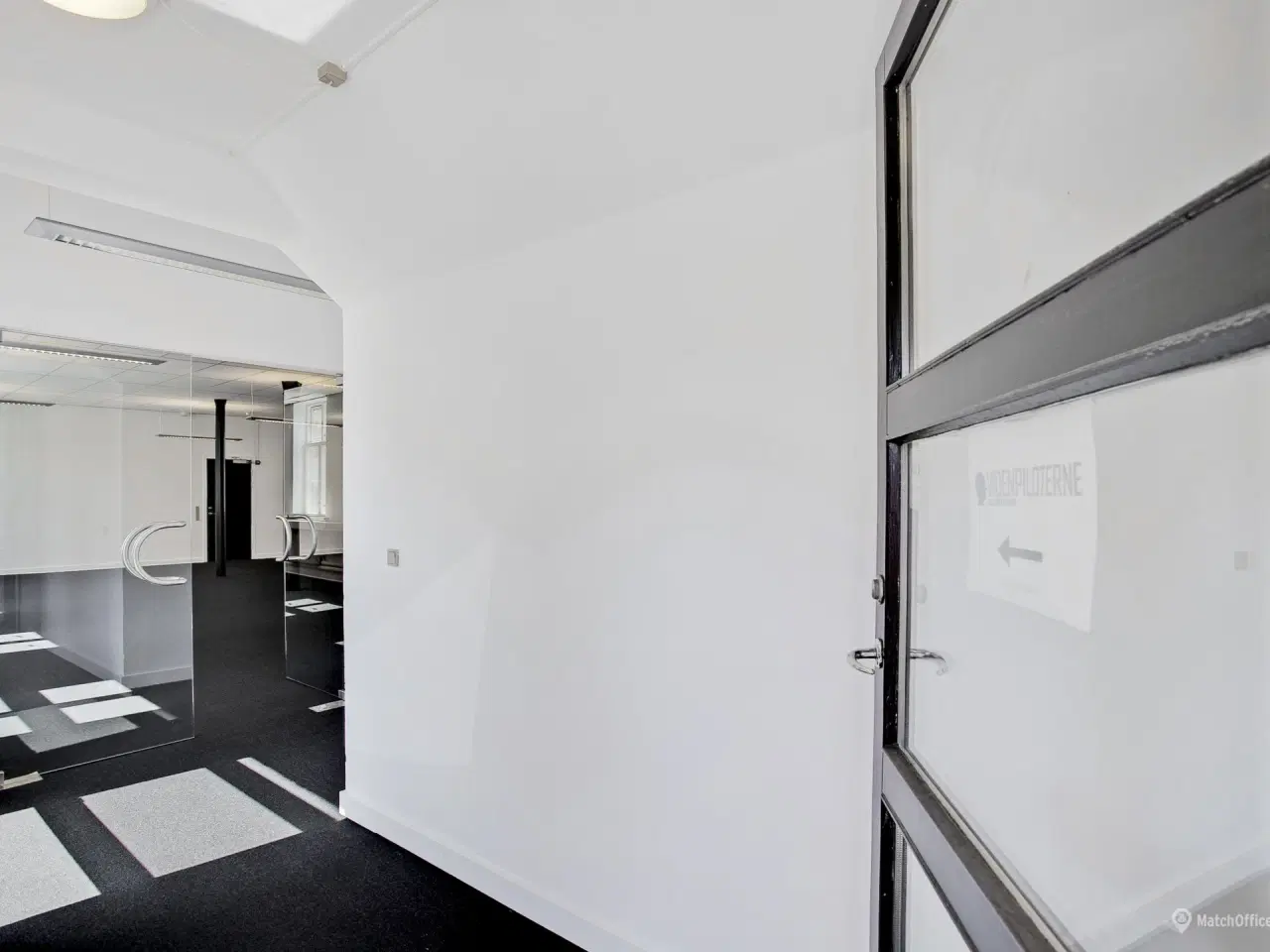 Billede 6 - Stort lyst kontor