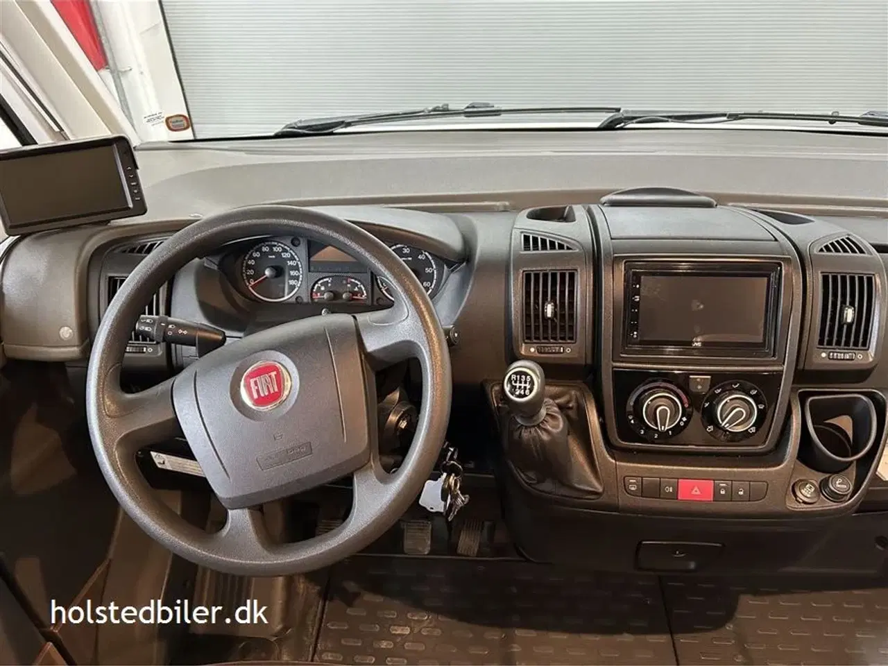 Billede 20 - 2013 - Adria Sonic Axess   Dobbeltseng - hæve/sænkeseng - plads og luft.